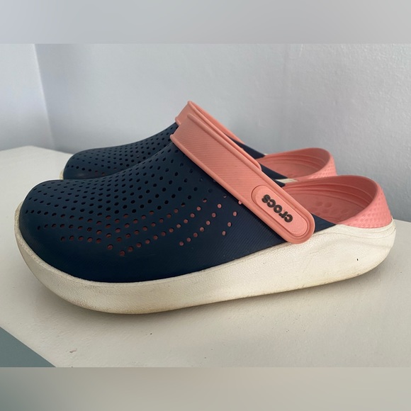 Navy Blue/Pink Crocs US Women’s 6 - Picture 4 of 7